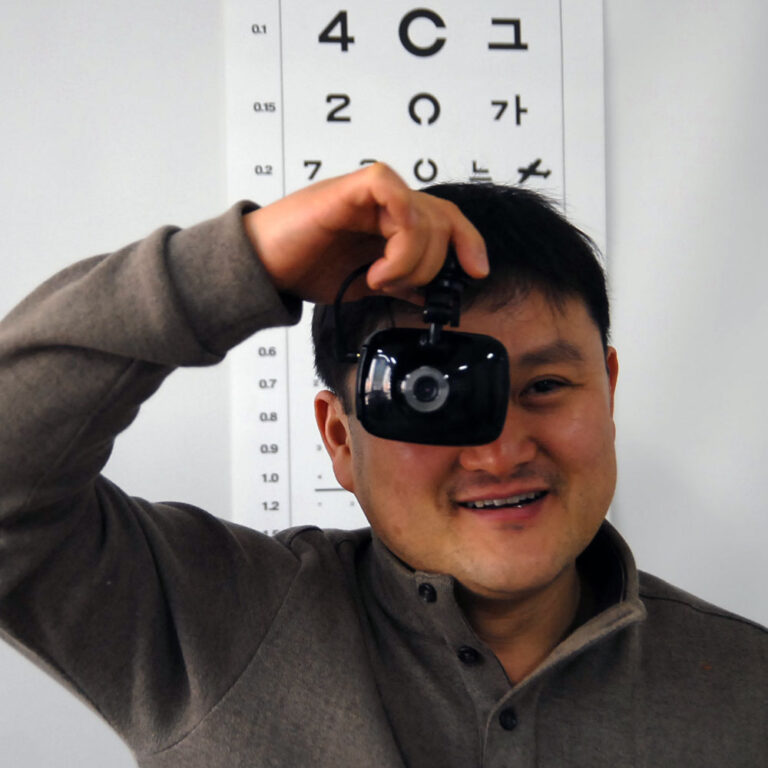 시력검사중